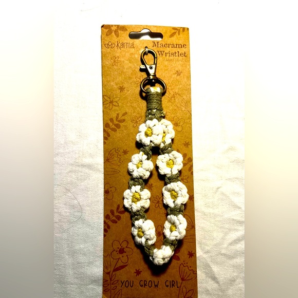 Macrame Wristlet Cozy Cottage, NWT, Handmade - Picture 1 of 3